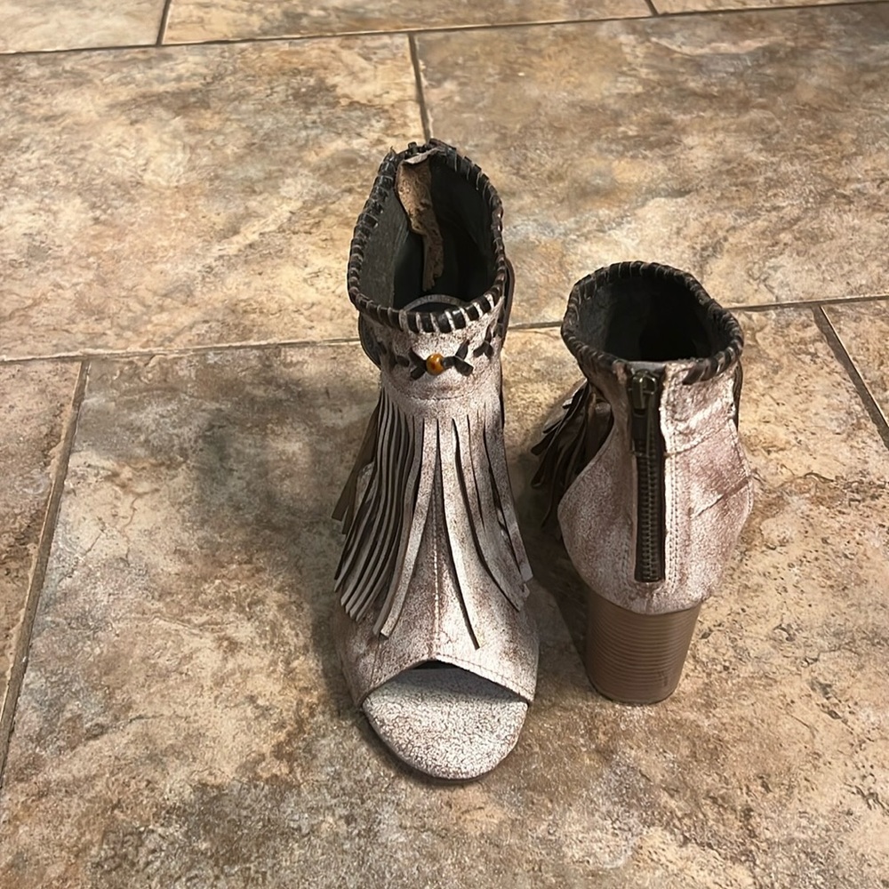 Roper size 9 fringe ankle boots